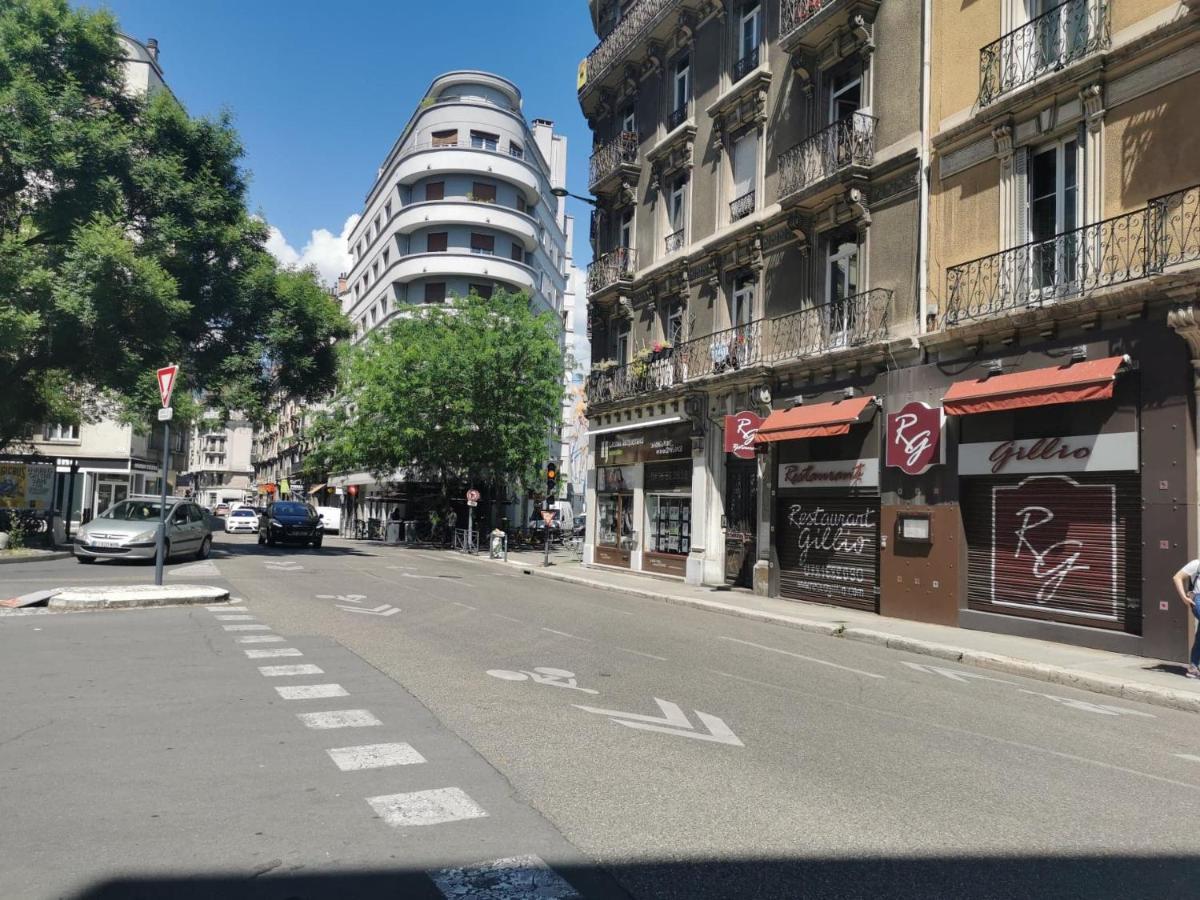 Bel Appartement Charme Ancien Dans Quartier Anime Γκρενόμπλ Εξωτερικό φωτογραφία