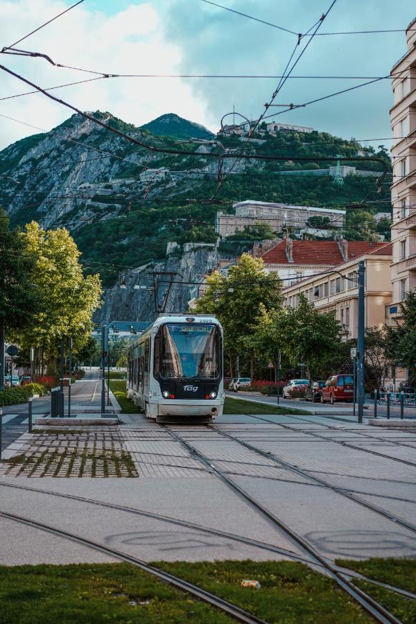 Bel Appartement Charme Ancien Dans Quartier Anime Γκρενόμπλ Εξωτερικό φωτογραφία